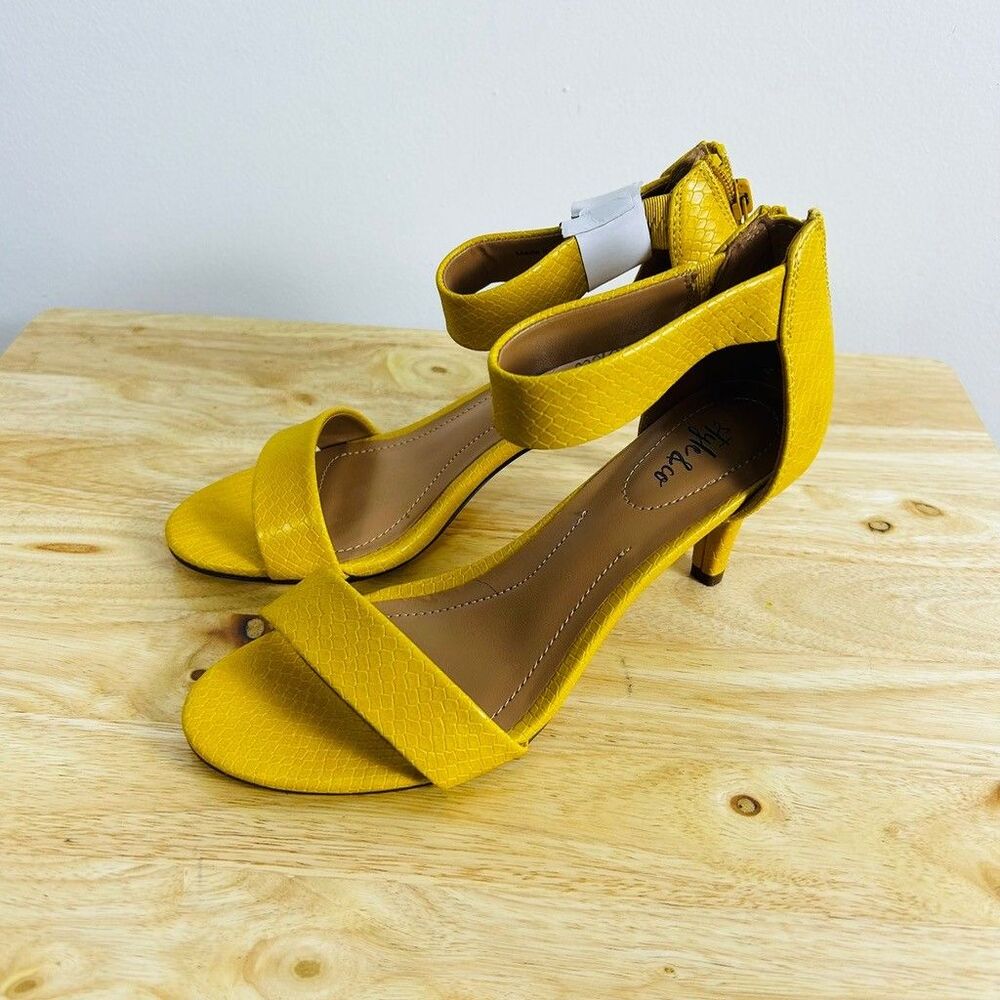Style & Co Paycee Women's Yellow Snakeskin Ankle Strap Kitten Heel Sandals 6.5